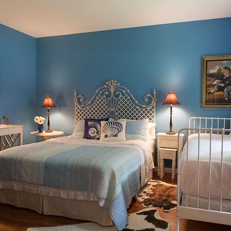 Sleepy Creek Country Manor Bed & Breakfast Bragg Creek ภายนอก รูปภาพ