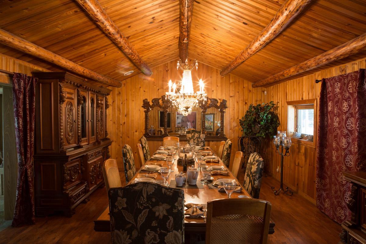 Sleepy Creek Country Manor Bed & Breakfast Bragg Creek ภายนอก รูปภาพ