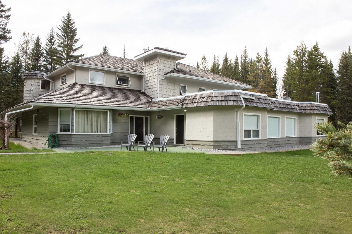 Sleepy Creek Country Manor Bed & Breakfast Bragg Creek ภายนอก รูปภาพ
