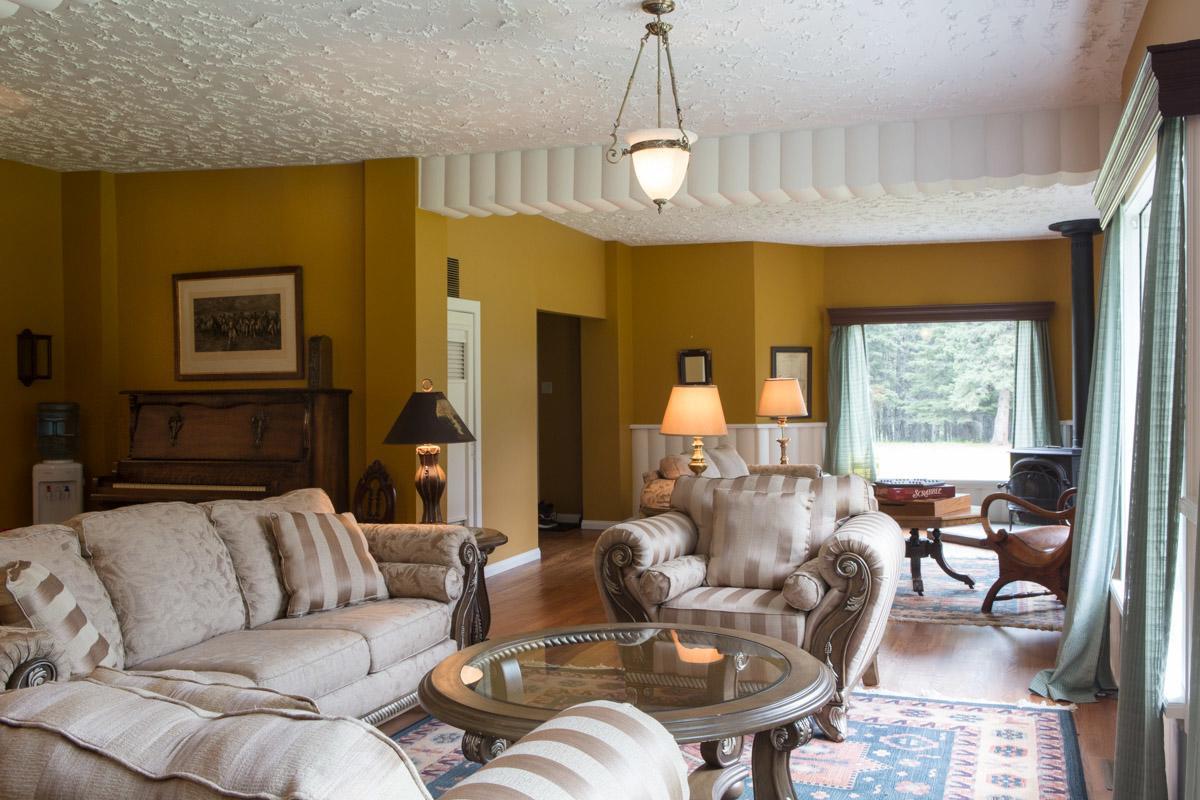 Sleepy Creek Country Manor Bed & Breakfast Bragg Creek ภายนอก รูปภาพ