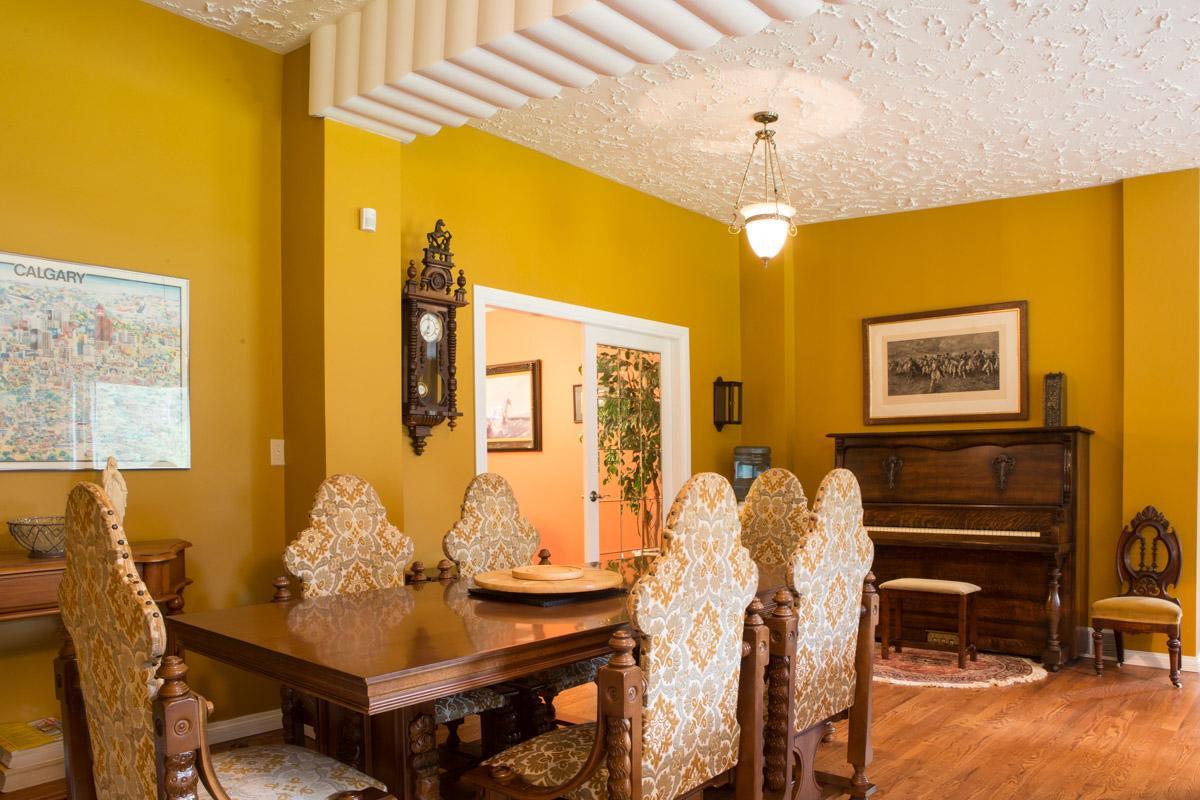 Sleepy Creek Country Manor Bed & Breakfast Bragg Creek ภายนอก รูปภาพ