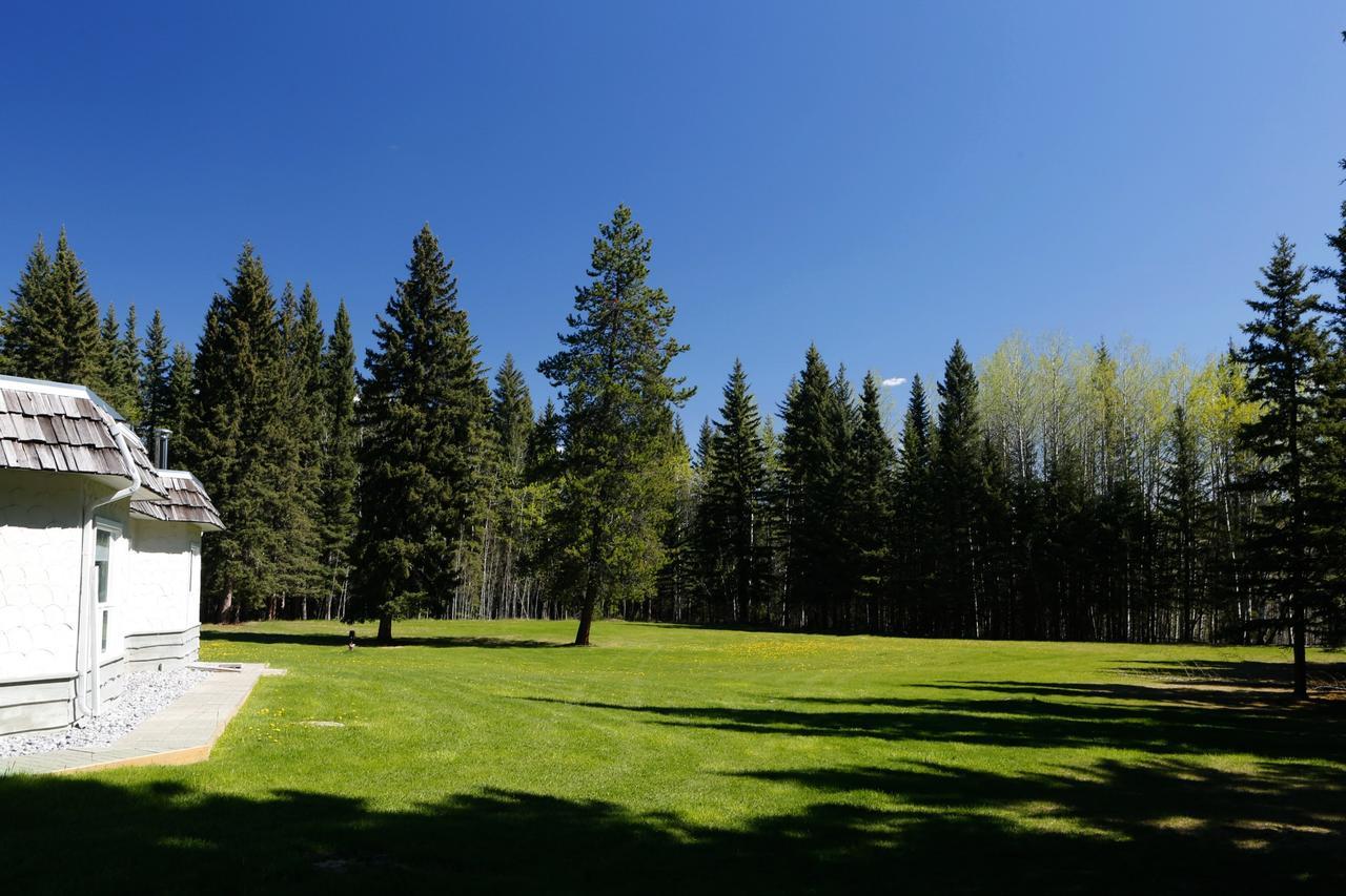 Sleepy Creek Country Manor Bed & Breakfast Bragg Creek ภายนอก รูปภาพ