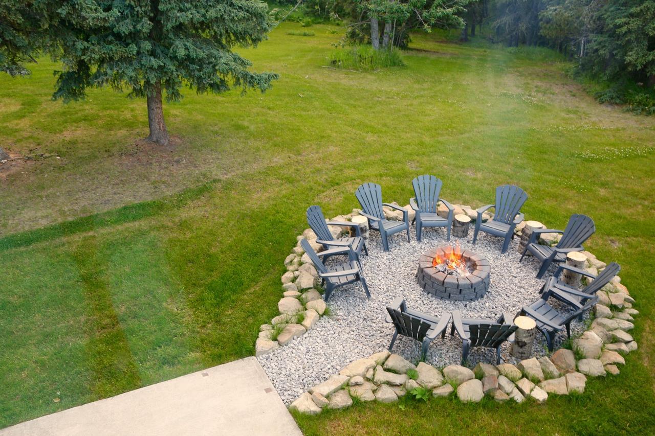 Sleepy Creek Country Manor Bed & Breakfast Bragg Creek ภายนอก รูปภาพ